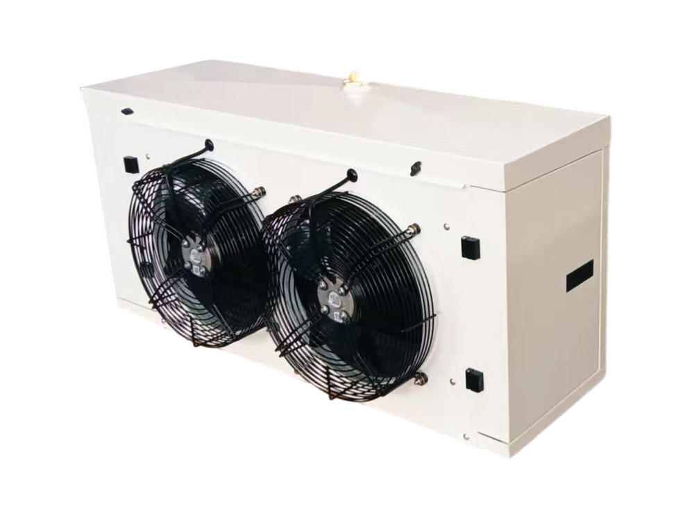 Baki air yang dapat dilepas dan pintu kiri dan kanan yang dapat dibuka agar mudah