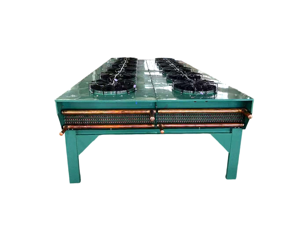 Kondensor berbentuk piano yang berdiri di lantai